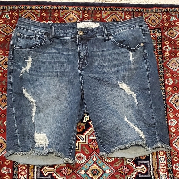 TORRID DENIM SHORTS . SZ 16. STRETCH DISTRESSED - Picture 1 of 6